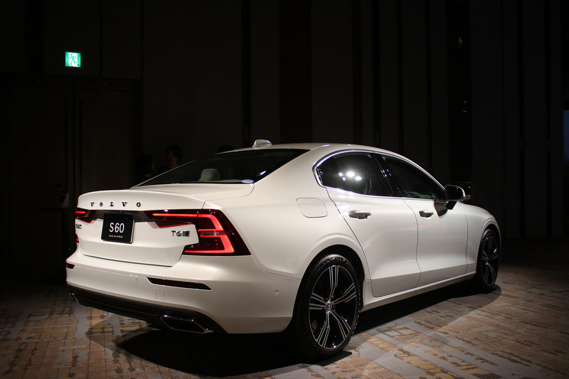 S60 T6 ツインエンジン AWD インスクリプション