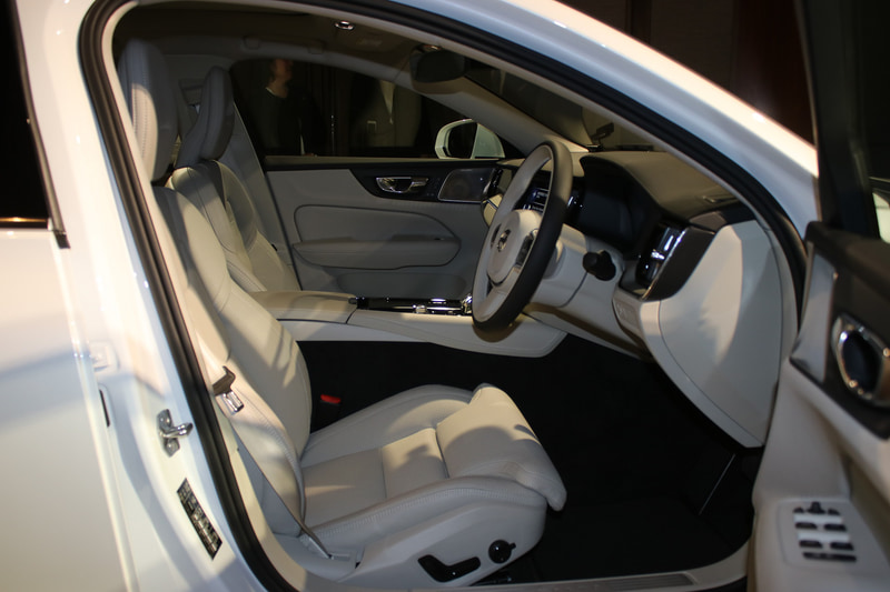 S60 T6 ツインエンジン AWD インスクリプション