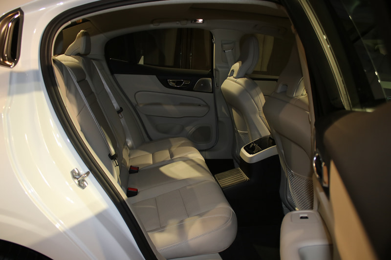 S60 T6 ツインエンジン AWD インスクリプション