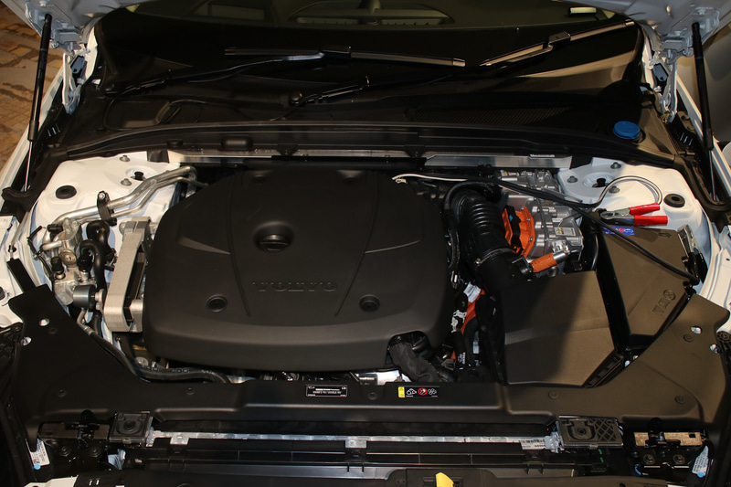 S60 T6 ツインエンジン AWD インスクリプション