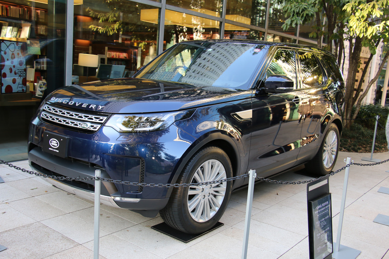 代官山T-SITEではフルサイズSUV「ディスカバリー」も車両展示