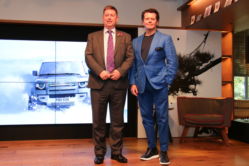 プレゼンテーション終了後に、マデン氏とマクガバン氏によるフォトセッションも実施