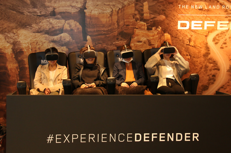 映像に加えてシートの動き、風や匂いなどを使って新型ディフェンダーの走りをリアルに体感できる「新型DEFENDER 4DX体験」を実施