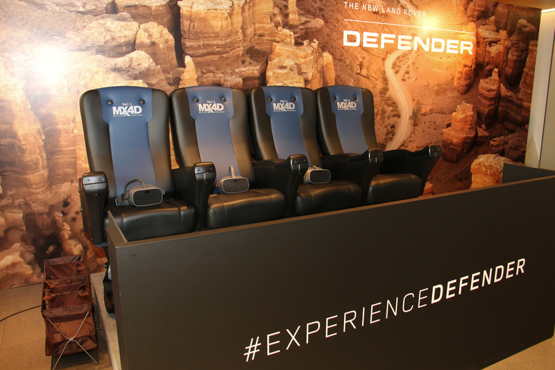 映像に加えてシートの動き、風や匂いなどを使って新型ディフェンダーの走りをリアルに体感できる「新型DEFENDER 4DX体験」を実施