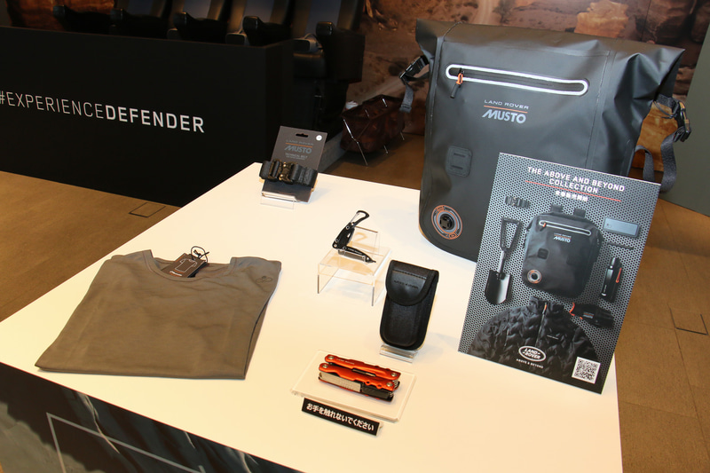 来春発売予定という「THE ABOVE AND BEYOND COLLECTION」の各種グッズも展示された