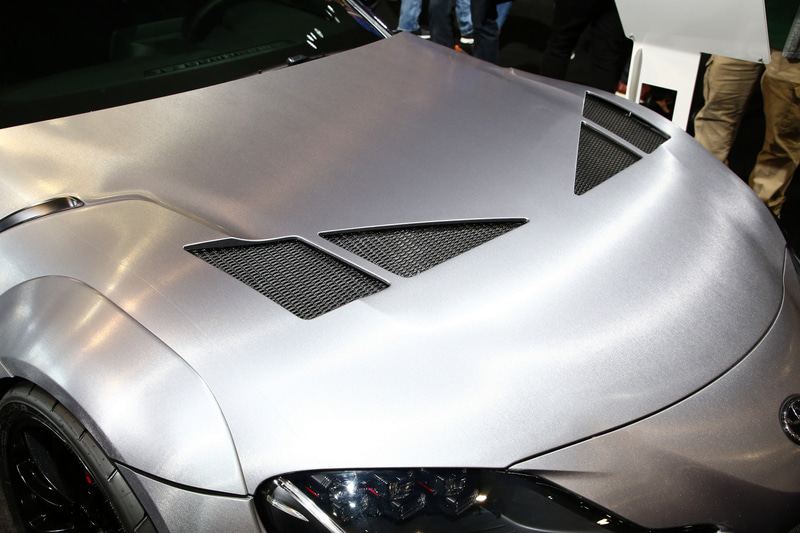 TRD 3000GTのオマージュとして同形状のエアロボンネットを採用