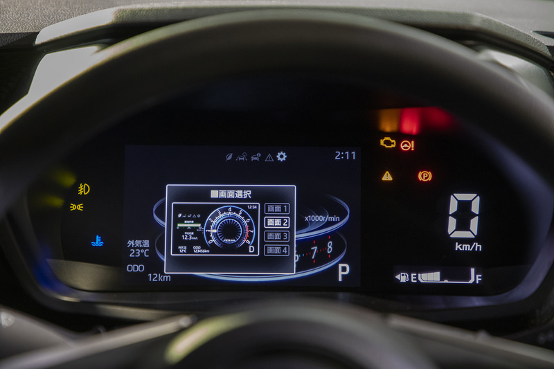 「アクティブ マルチ インフォメーションメーター」の選択画面。ステアリングのスイッチ操作で行なう