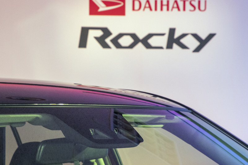 フロントカメラ。このほかにソナーセンサーを装備。ACC機能は全車速追従式になっている