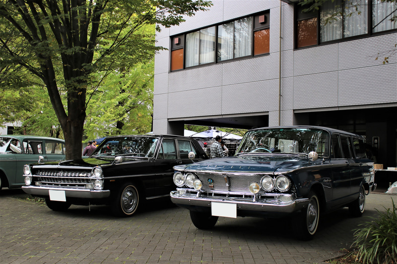 プリンス グロリア（左）。右は2代目のワゴンモデル