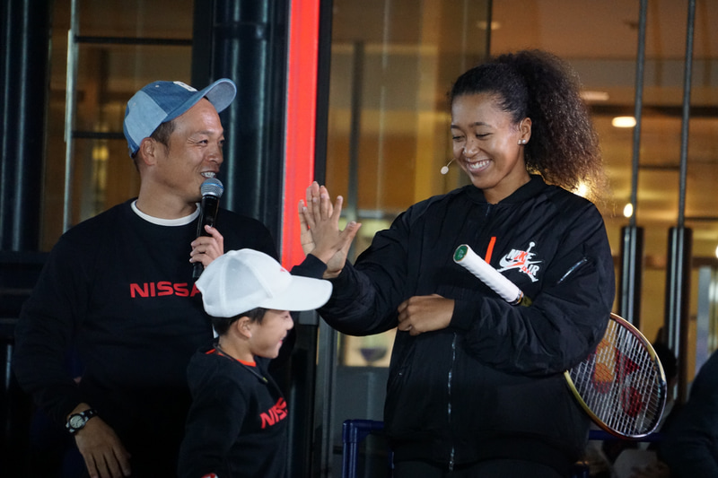 六本木ヒルズアリーナに用意されたテニスコートを舞台に、子供たちがジョギングやテニスを使ったゲームなどを大坂選手と一緒に楽しむプログラムが展開された