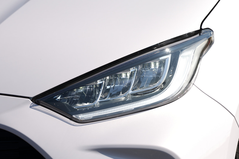 外観デザインは「BOLD（大胆）」「BRISK（活発）」「BOOST（加速）」「BEAUTY（美しさ）」「BULLET（弾丸）」などの頭文字のBと、力強く走り出すダッシュを組み合わせた「B-Dash！」がコンセプト。撮影車両は16インチホイールにブリヂストン「ECOPIA EP150」（185/55R16）を装着していた