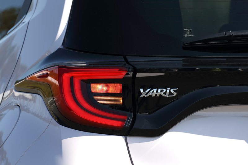 外観デザインは「BOLD（大胆）」「BRISK（活発）」「BOOST（加速）」「BEAUTY（美しさ）」「BULLET（弾丸）」などの頭文字のBと、力強く走り出すダッシュを組み合わせた「B-Dash！」がコンセプト。撮影車両は16インチホイールにブリヂストン「ECOPIA EP150」（185/55R16）を装着していた