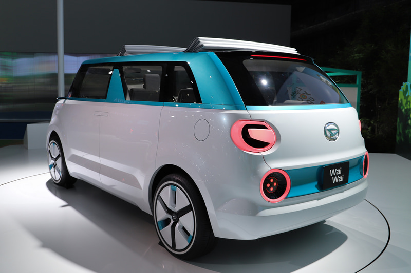 「もっと気楽に付き合えるミニバンがあってもいいのではないか」という発想から生まれたというワイワイ。車両の前後に共通性の高いデザインが与えられているのも特徴的