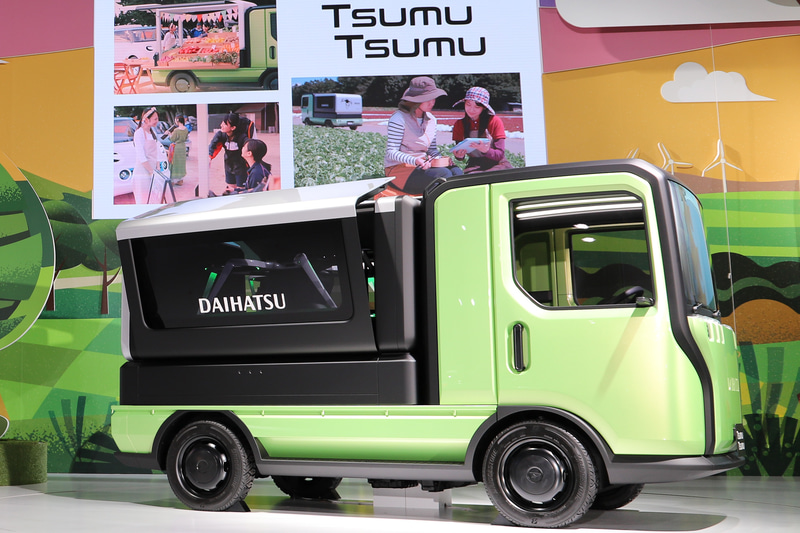 展示車両には「農業用ドローン基地」のカートリッジを設置していた