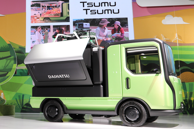 展示車両には「農業用ドローン基地」のカートリッジを設置していた