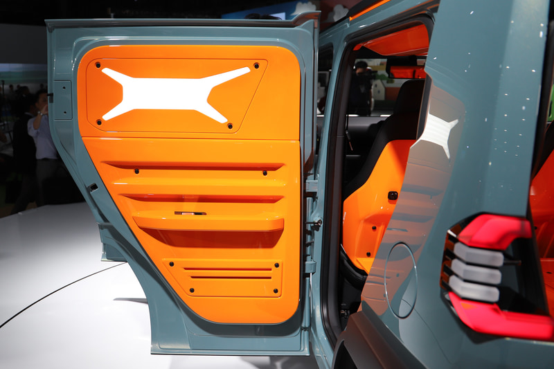 ゴツゴツとして強そうなSUVらしい内外装デザインを採用