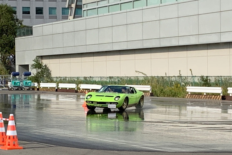 ミウラをドリフトさせようとしているピストンさん