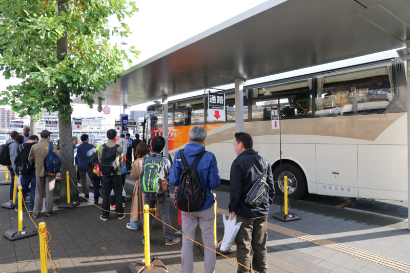 乗り場ではすでに列が出来ていた