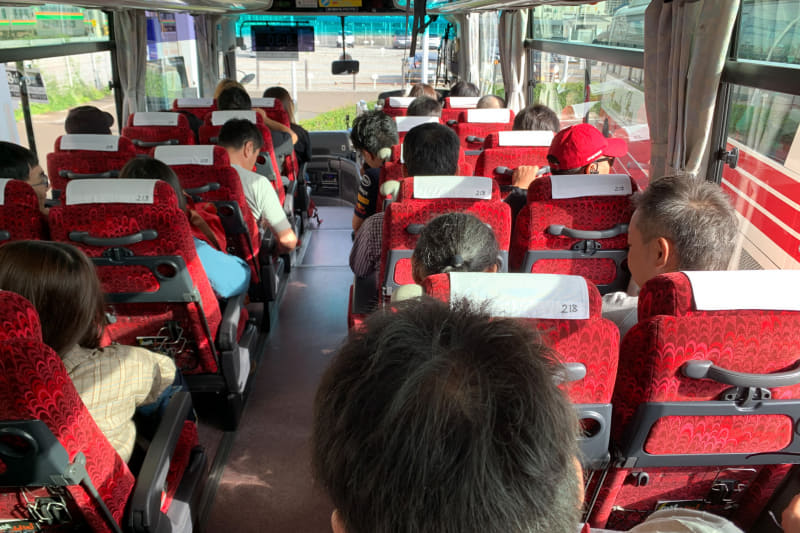 ごく普通の旅行用バス、普通にくつろげる