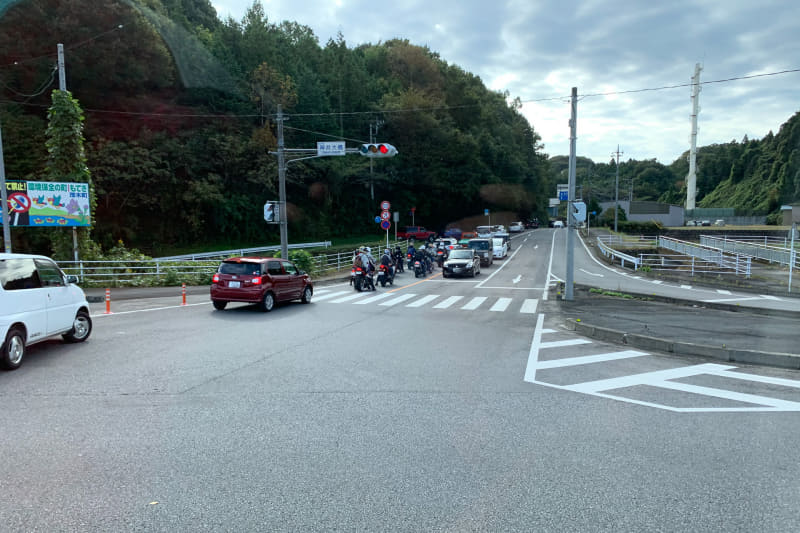 道中、かなり混雑が見られる。しかしもてぎGPエクスプレスには「ショートカット」があるのだ！