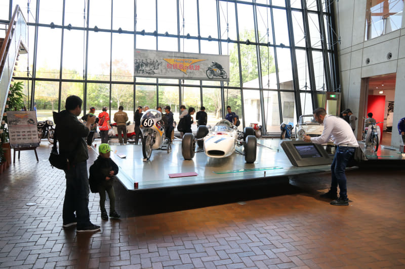 早くツインリンクもてぎに向かいたい気持ちと、ホンダコレクションホールを見学したい気持ちが交錯する