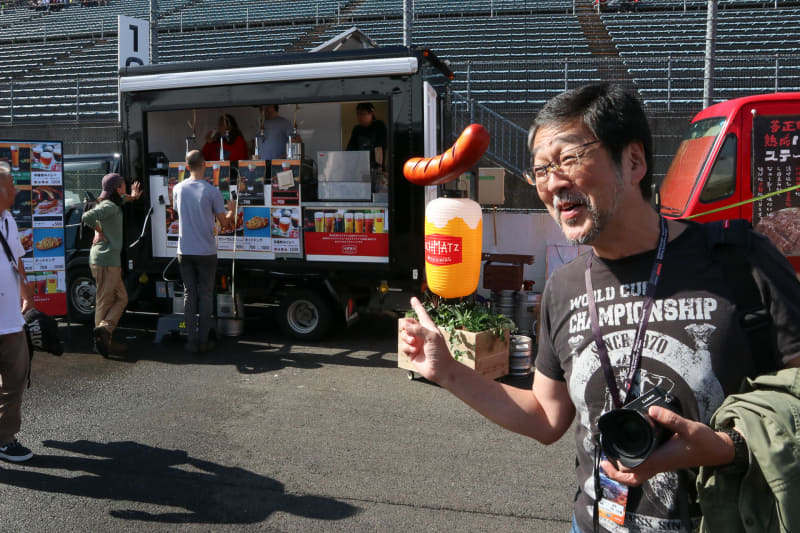 美味しそう、盛り上がってまいりました！　おっさん嬉しそう