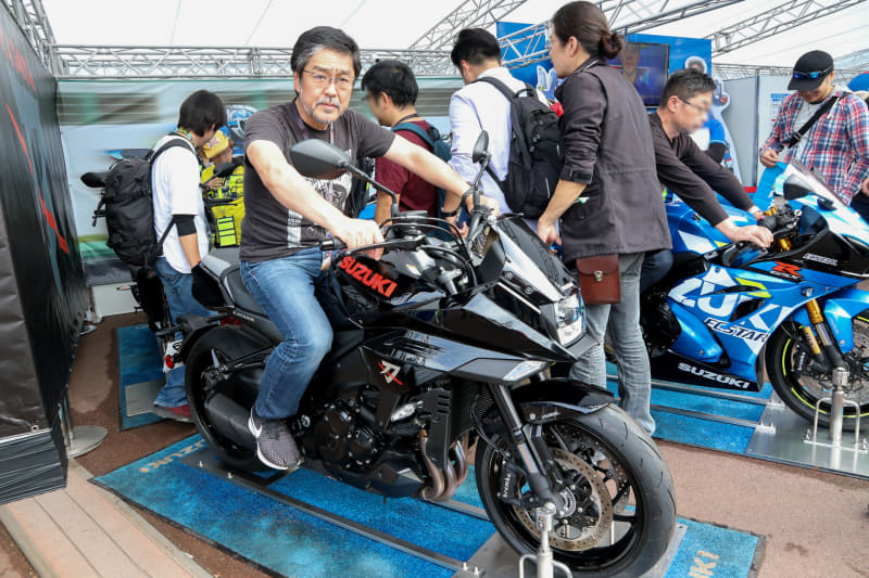 スズキの新型カタナ発見！　そりゃ跨がるでしょう（意外とノーマルなポジション）