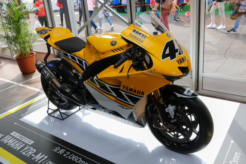 でもロッシと言えばこのYZR-M1、イエローなんだよなあ、個人的には