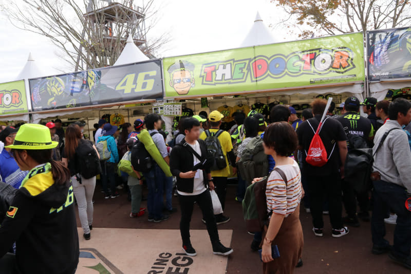 サーキット内、ショップも充実している