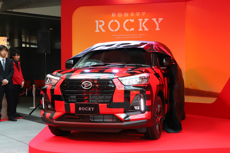 布袋寅泰さんとコラボレーションした「GUITARHYTHM」デザインのロッキーをアンベール