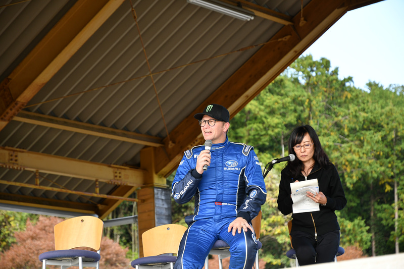 スバルのラリーを代表する選手としてファンの人気も高いペター・ソルベルグ選手