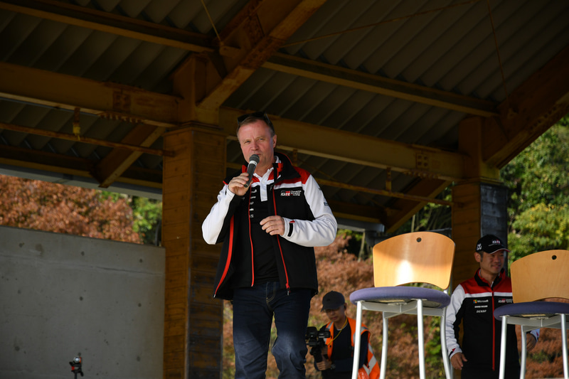サプライズ登場したToyota GAZOO Racing WRTのトミ・マキネン監督。現役最終年をスバルで過ごし、ソルベルグ選手ともチームメイトだった