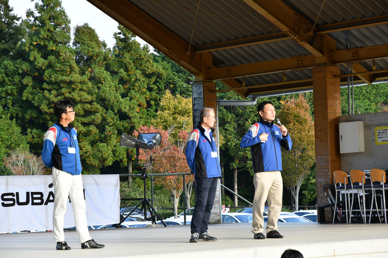 開発者トークショーその2。左から商品企画本部長 阿部一博氏、第二技術本部 副本部長 小倉明氏、商品企画本部 WRX STI担当 PGM 五島賢氏。五島氏が2人から突っ込まれていた