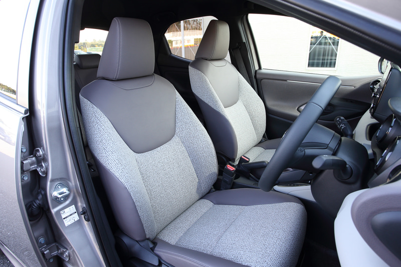 新型ヤリスでは物理的にシートポジションをメモリーする「イージーリターンシート」を、トヨタ車として初採用