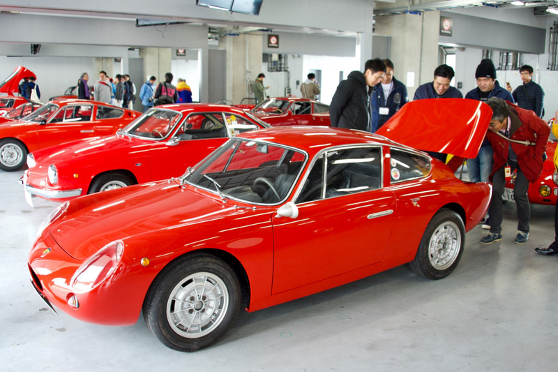 雨の船橋サーキットを走った1000 Bialbero GT（1963年）とそのエンジン