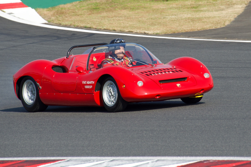 1000SP レーシングカー