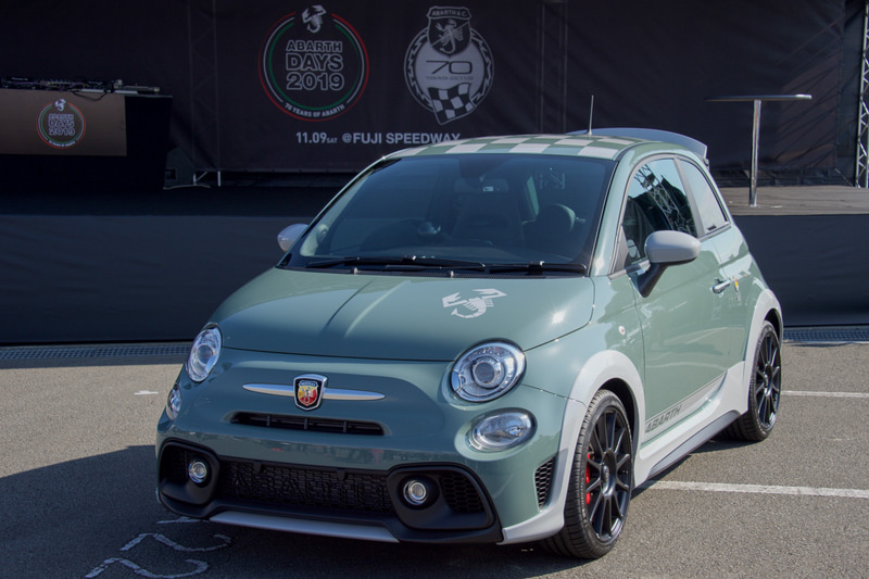 「アバルト 695 70° Anniversario（セッタンタ・アニヴェルサーリオ）」