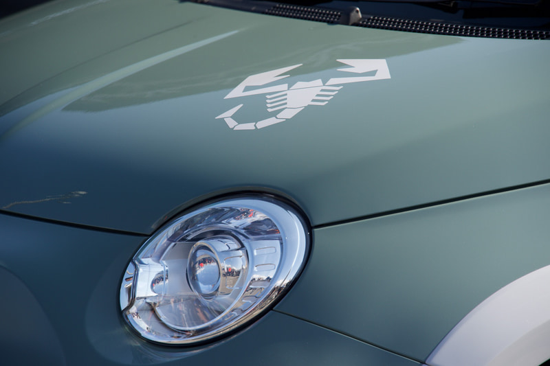 ボンネットにはサソリが