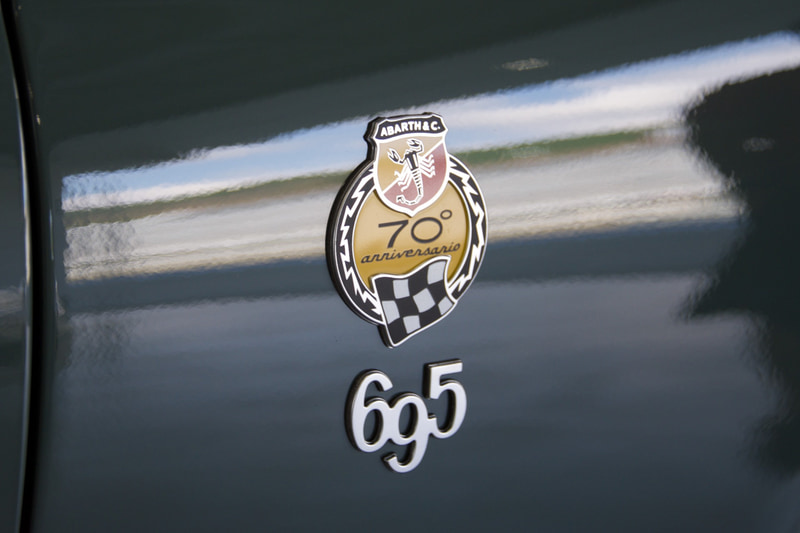 専用のエンブレムを装着