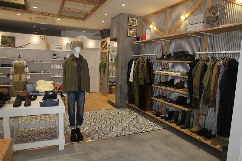 JACK＆MARIEのオリジナル商品やおしゃれなセレクトアイテムも取りそろえる