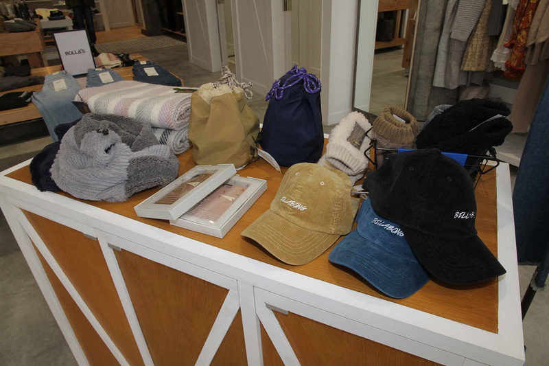 JACK＆MARIEのオリジナル商品やおしゃれなセレクトアイテムも取りそろえる