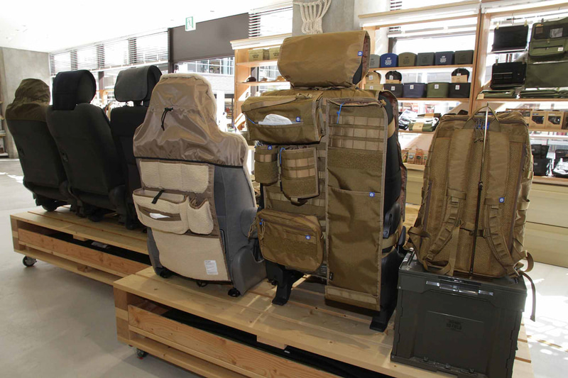 車内の使い勝手を高める製品も多数用意