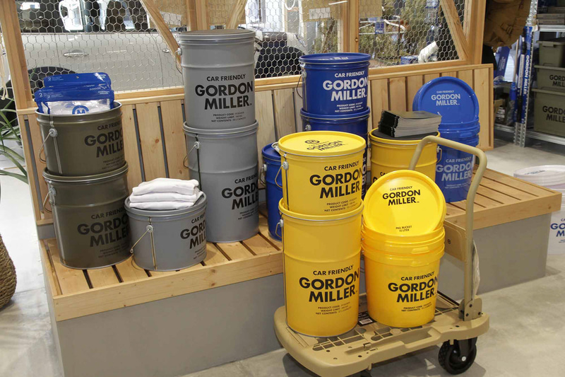 アウトドアレジャーでも便利な運搬、収納、保管といった実用的なアイテムも豊富に取りそろえ、JACK＆MARIEブランドでコーディネート