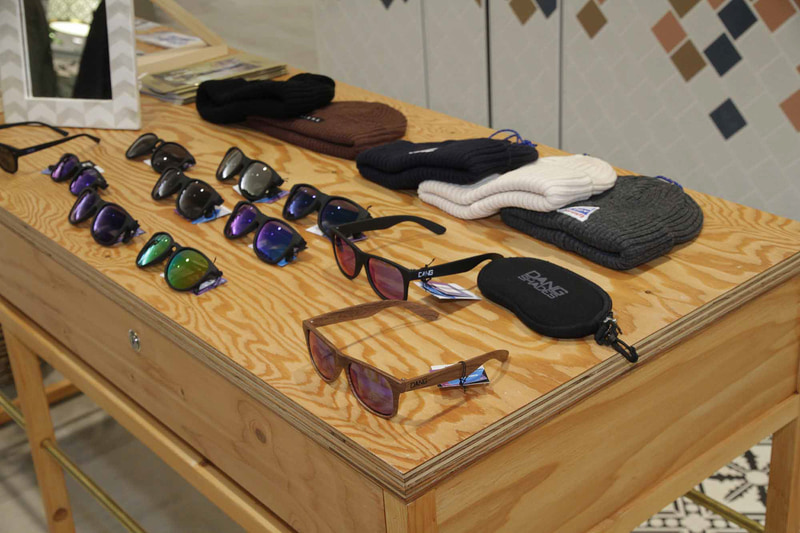 アウトドアレジャーでも便利な運搬、収納、保管といった実用的なアイテムも豊富に取りそろえ、JACK＆MARIEブランドでコーディネート