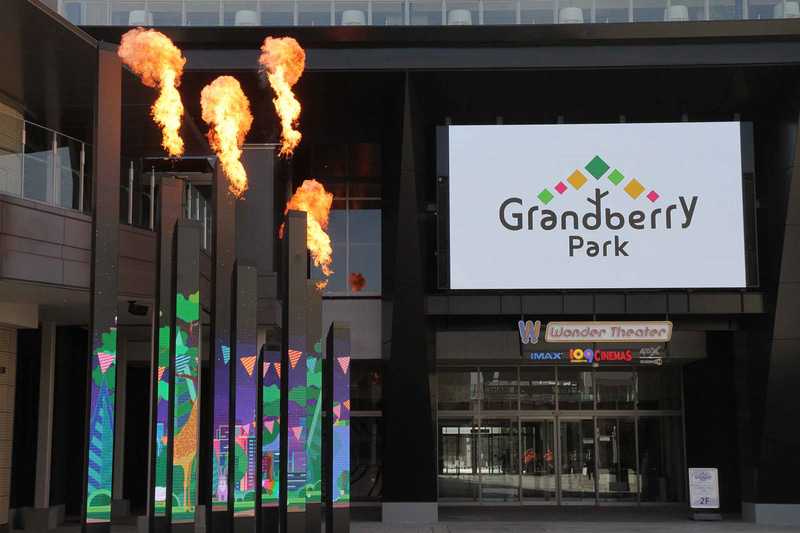 南町田グランベリーパークには「109シネマズグランベリーパーク」や「モンベルヴィレッジ」などに加え、ショッピングや食事などを楽しめる234店舗が軒を連ねる