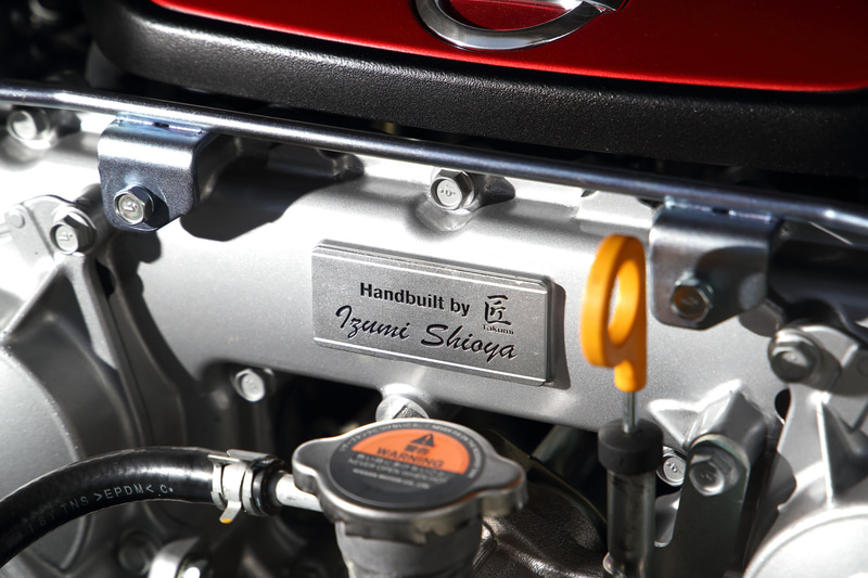 GT-R NISMO 2020モデルでは、2018年のGT3レーシングカーから使用される新型ターボチャージャーを採用。タービンブレードの枚数を減らす一方で最新の流体・応力解析を用い、形状を見直すことで出力を落とすことなくレスポンスを約20％向上させることに成功