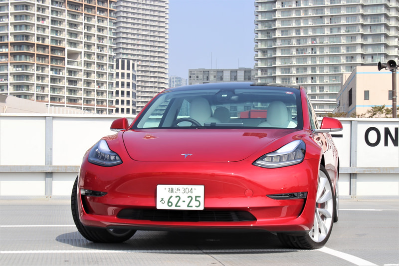 ボディサイズは4695mm×1850mm×1445mm（全長×全幅×全高）、ホイールベースは2875mm。最高速は261km/h、0-100km/h加速は3.4秒というパフォーマンスを誇りつつ、航続距離はWLTCモードで530kmとなる