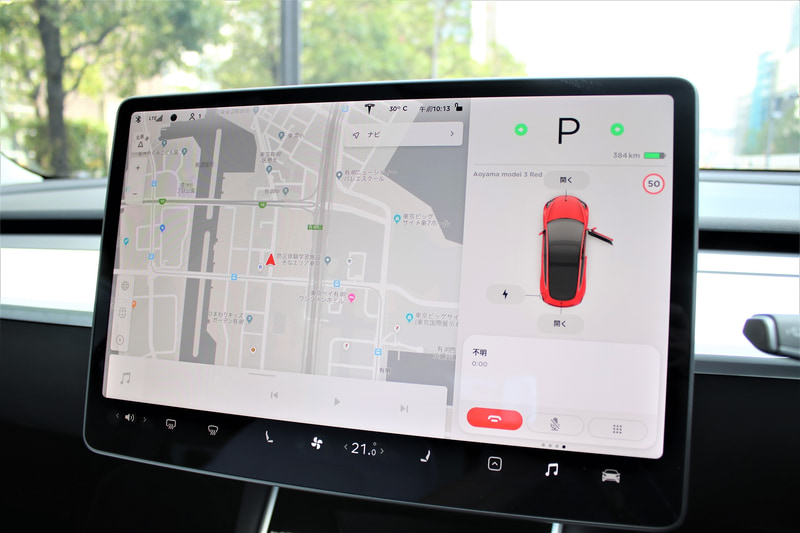 まるでタブレットのような15インチディスプレイを装着