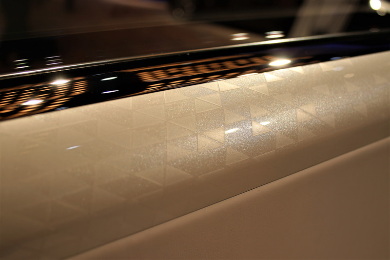 ホワイトウッドを取り入れたドアトリム