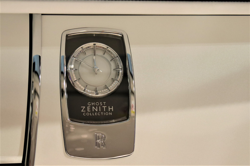 ゼニスとネーミングが入れられたビスポーククロック